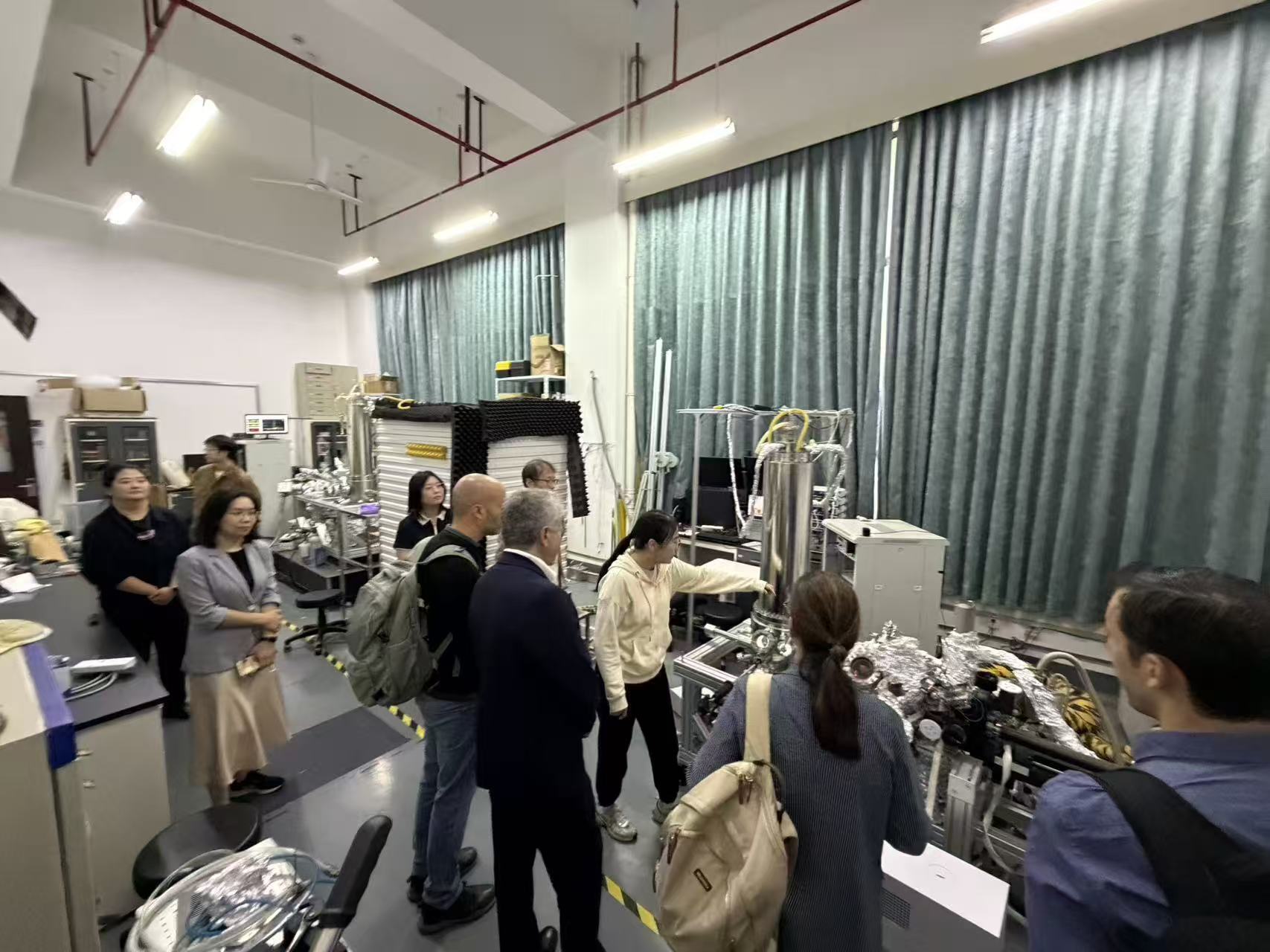 Laboratory tour during the academic visit from Madrid